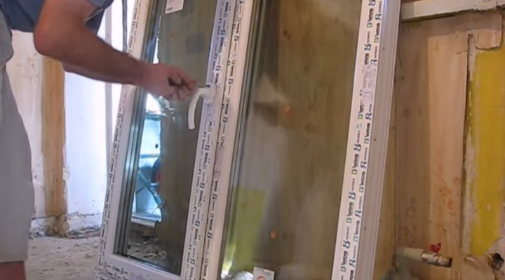 Установка пластикового окна одним человеком