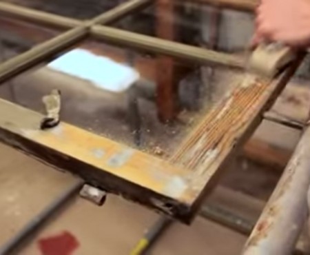 Att skrapa och måla ett fönster