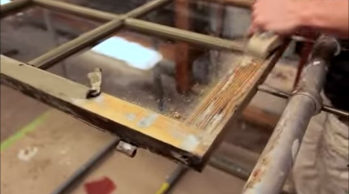 Att skrapa och måla ett fönster