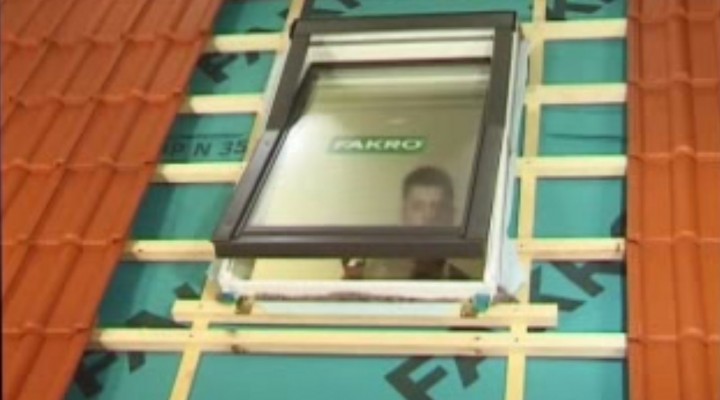 FAKRO okna dachowe – Montaż okna PTP-V
